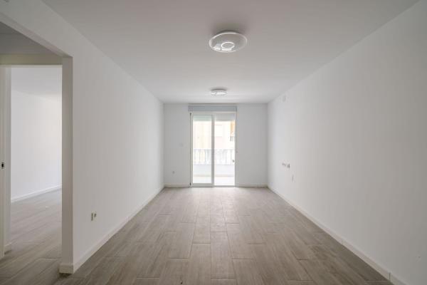 Venta de piso en Piso en Calle Villa Madrid, Parque de las Naciones, Torrevieja, Torrevieja
photo 1
