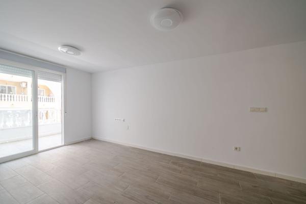 Venta de piso en Piso en Calle Villa Madrid, Parque de las Naciones, Torrevieja, Torrevieja
 photo 4