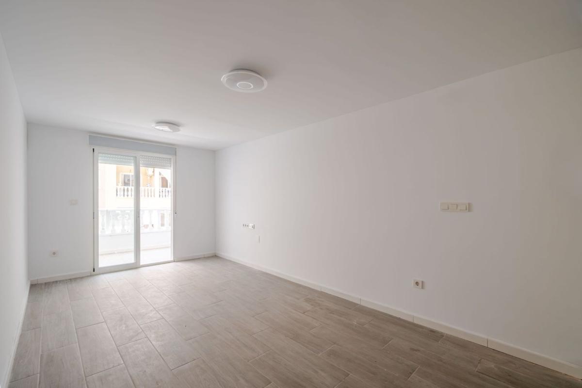Sale of apartment in Piso en Calle Villa Madrid, Parque de las Naciones, Torrevieja, Torrevieja
photo 5