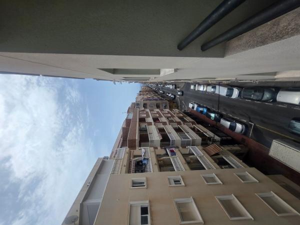 Venta de piso en Piso en Fuensanta, 54, Antonio Machado, Torrevieja, Torrevieja
photo 1