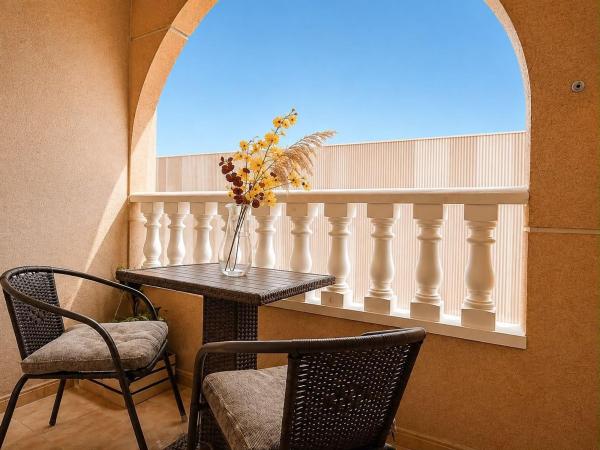 Venta de piso en Piso en Antonio Machado, Torrevieja, Torrevieja
photo 1
