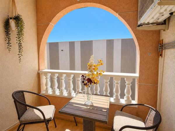 Venta de piso en Piso en Antonio Machado, Torrevieja, Torrevieja
thumbnail 2