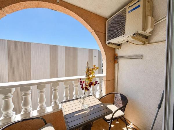Venta de piso en Piso en Antonio Machado, Torrevieja, Torrevieja
thumbnail 3