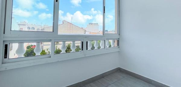Sale of flat in Piso en Avenida Habaneras - Curva de Palangre, Torrevieja, Torrevieja
 photo 2