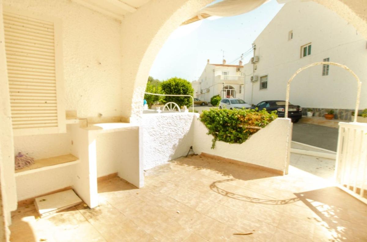 Продажа таунхауса в  Chalet adosado en Urbanización Cabo Verde, Cabo Cervera, Torrevieja , Торревьеха photo 2