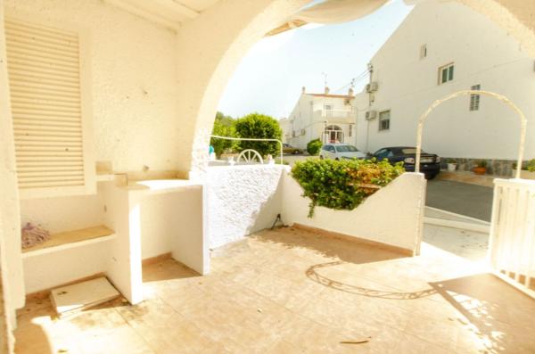 Четырехквартирный дом на продажу на  Chalet adosado en Urbanización Cabo Verde, Cabo Cervera, Torrevieja , Торревьеха photo 2