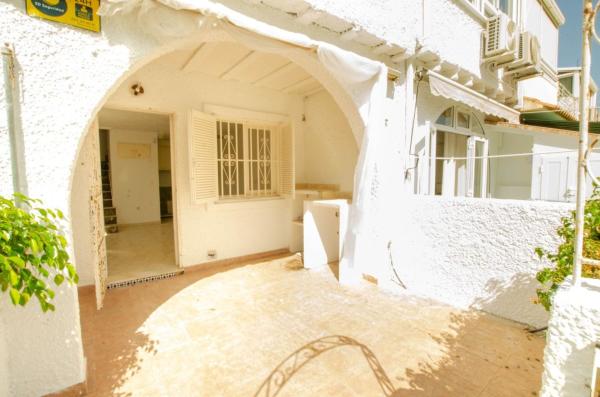 Четырехквартирный дом на продажу на  Chalet adosado en Urbanización Cabo Verde, Cabo Cervera, Torrevieja , Торревьеха photo 3