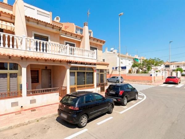 Chalet independiente en venta en Casa o chalet en Avenida Habaneras - Curva de Palangre, Torrevieja, Torrevieja
thumbnail 2