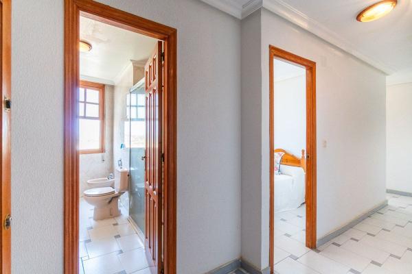 Sale of flat in Piso en Calle Alta, Gaspar Perrelló, Torrevieja, Torrevieja
 photo 4