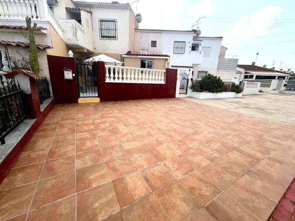 Chalet independiente en venta en Casa o chalet independiente en La Siesta - El Salado - Torreta, Torrevieja, Torrevieja
photo 1