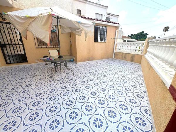 Chalet independiente en venta en Casa o chalet independiente en La Siesta - El Salado - Torreta, Torrevieja, Torrevieja
thumbnail 2