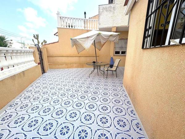 Chalet independiente en venta en Casa o chalet independiente en La Siesta - El Salado - Torreta, Torrevieja, Torrevieja
thumbnail 3