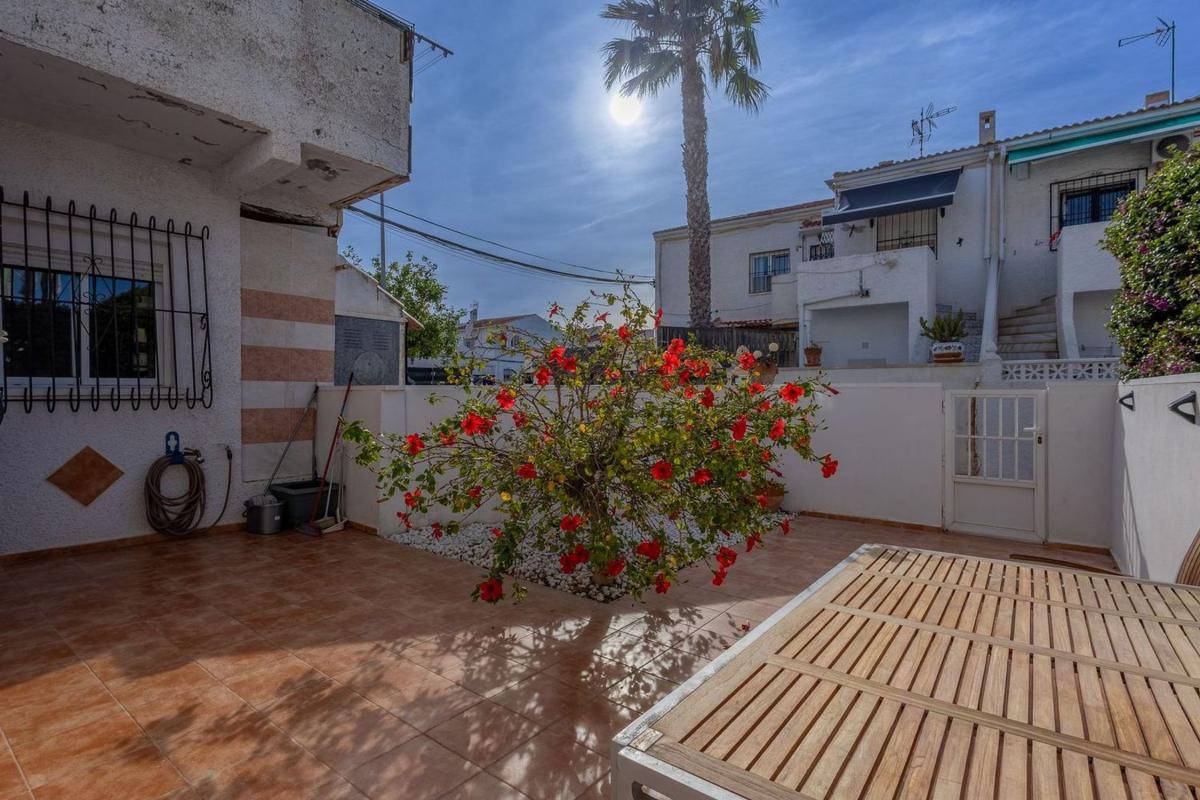 Sprzedaż mieszkania w Piso en La Siesta - El Salado - Torreta, Torrevieja, Torrevieja
photo 3