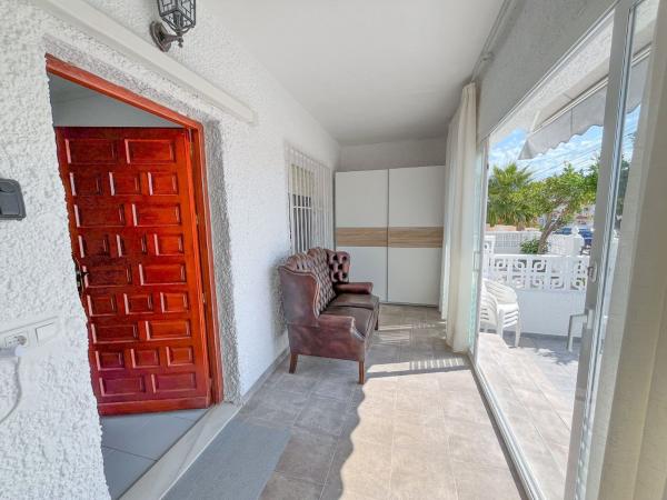 Chalet adosado en venta en  Chalet adosado en Calle las Arenas, La Siesta - El Salado - Torreta, Torrevieja , Torrevieja photo 4
