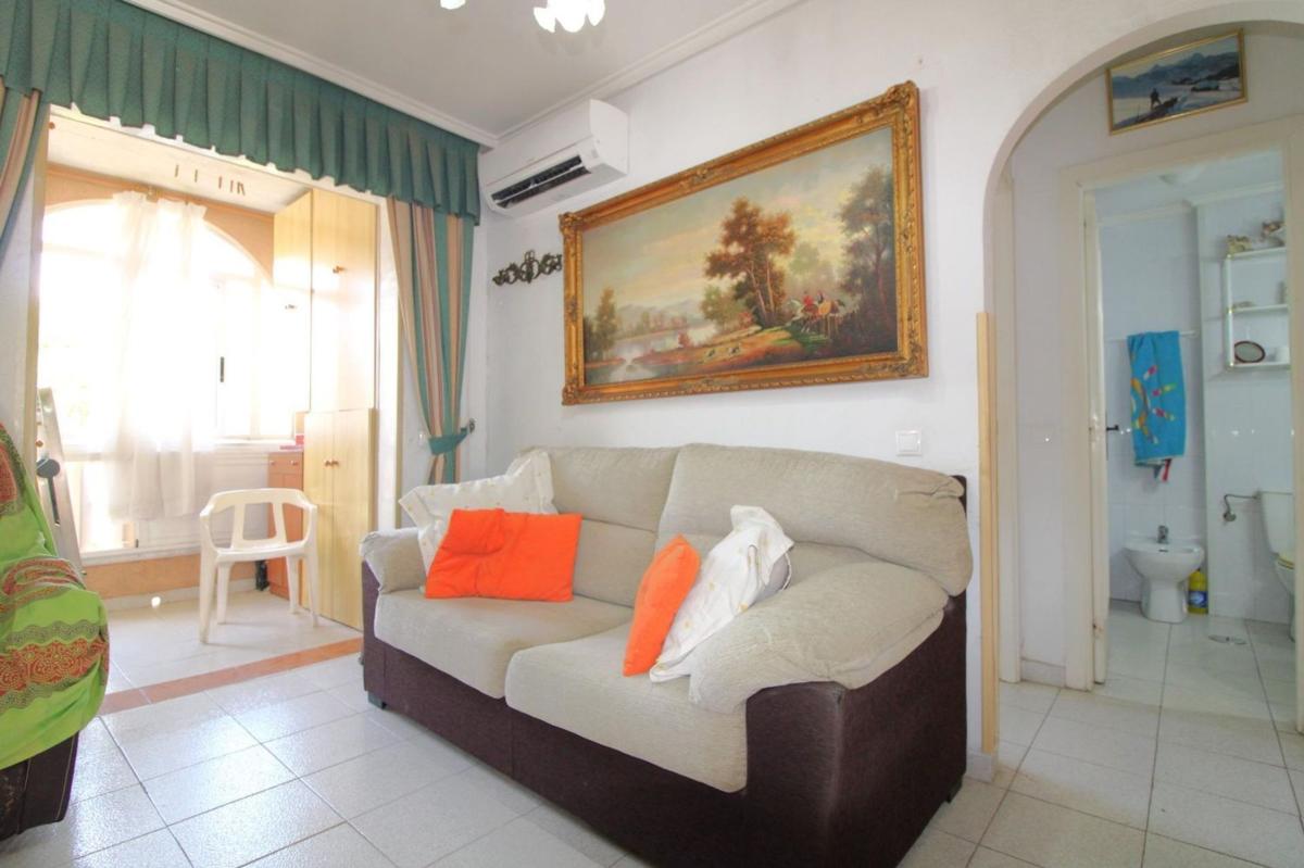 Venta de piso en Piso en Calle Beniel, El Acequión, Torrevieja, Torrevieja
photo 2