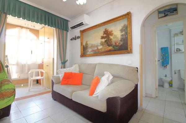 Venta de piso en Piso en Calle Beniel, El Acequión, Torrevieja, Torrevieja
thumbnail 2