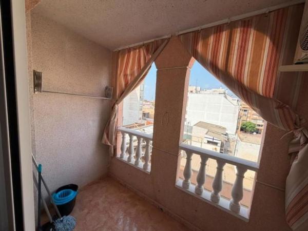 Sprzedaż mieszkania w Piso en Calle San Emigdio, El Molino, Torrevieja, Torrevieja
 photo 1