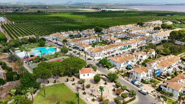 Venta de piso en Piso en Urbanización Lago Jardín, Los Balcones - Los Altos del Edén, Torrevieja, Torrevieja
thumbnail 3