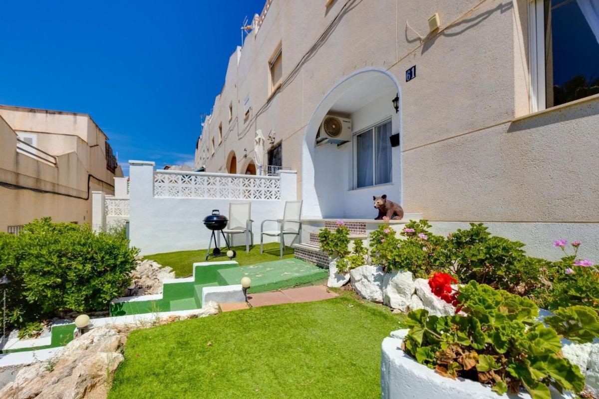 Sale of townhouse in Chalet adosado en Calle Laguna Verde, Los Balcones - Los Altos del Edén, Torrevieja , Torrevieja photo 2