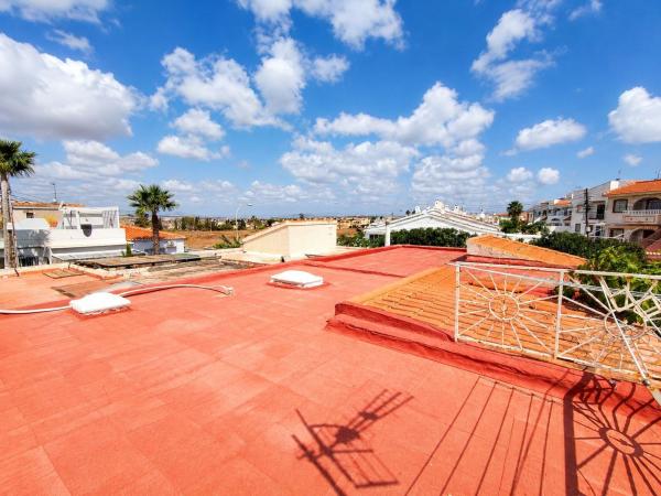 Dom szeregowy na sprzedaż w Chalet adosado en Calle Salvador Dalí s/n, Los Balcones - Los Altos del Edén, Torrevieja , Torrevieja thumbnail 3