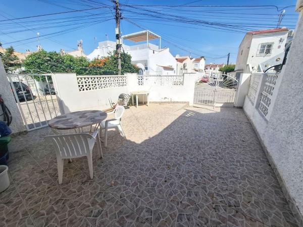 Chalet independiente en venta en Casa o chalet independiente en La Siesta - El Salado - Torreta, Torrevieja, Torrevieja
thumbnail 2