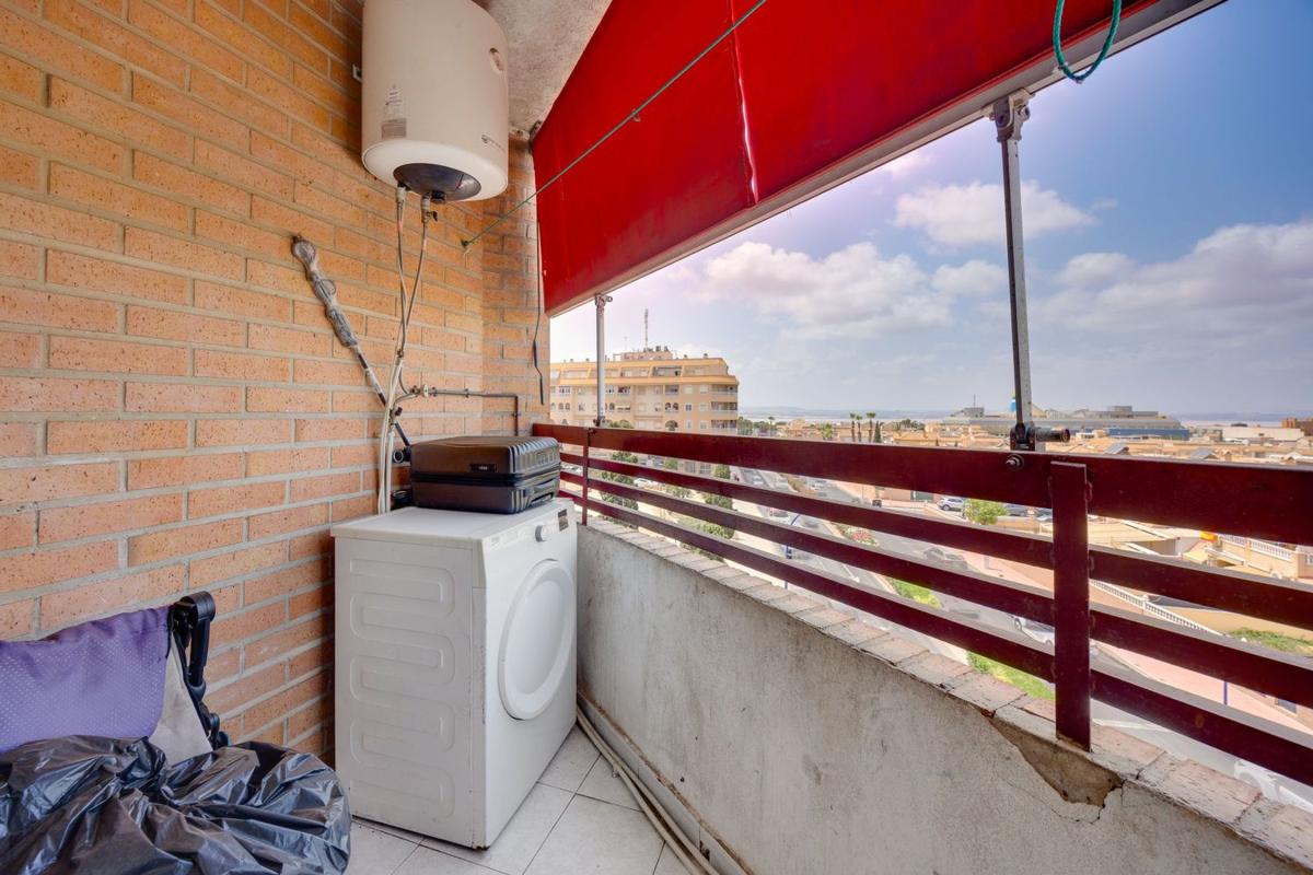 Venta de piso en Piso en Calle Bazan, 92, El Molino, Torrevieja, Torrevieja
photo 5