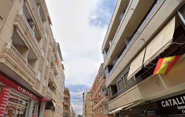 Venta de piso en Piso en Calle Moriones, Las Piscinas Naturales, Torrevieja, Torrevieja
thumbnail 3