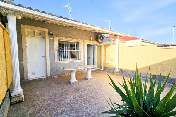 Chalet adosado en venta en Chalet adosado en Avenida los Nenúfares, 1087, La Siesta - El Salado - Torreta, Torrevieja , Torrevieja thumbnail 2