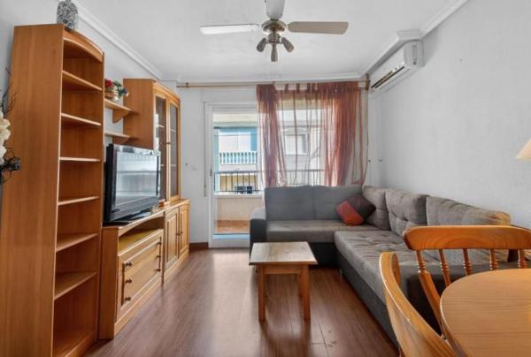 Venta de piso en Piso en Calle Villa Madrid, Parque de las Naciones, Torrevieja, Torrevieja
thumbnail 3