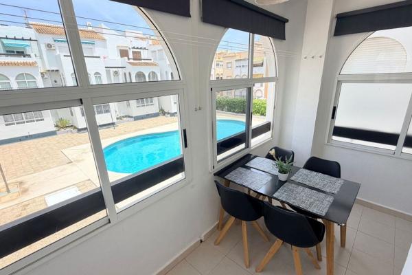 Sprzedaż mieszkania w Piso en Calle Montesinos, Playa de los Náufragos, Torrevieja, Torrevieja
photo 1