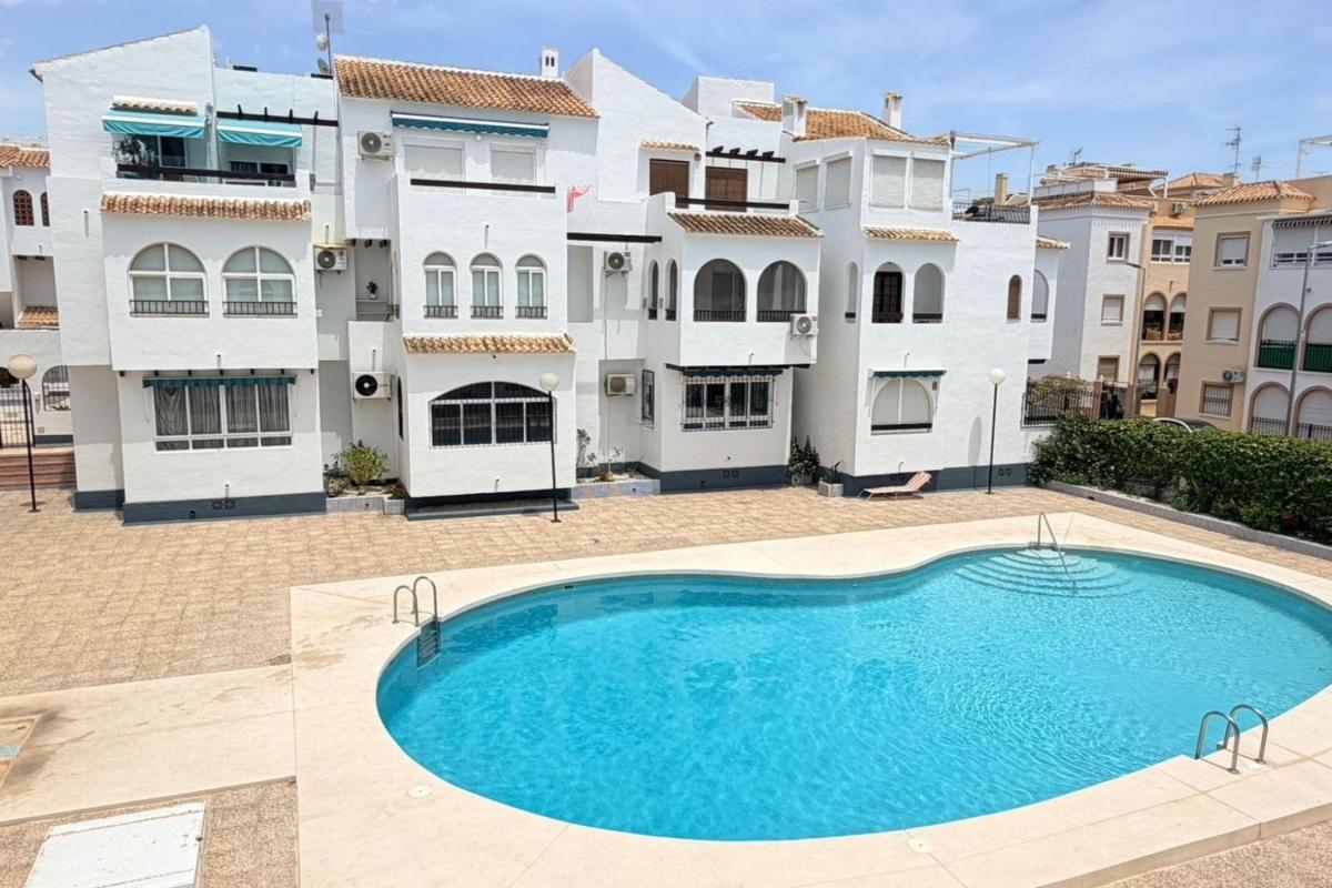 Sprzedaż mieszkania w Piso en Calle Montesinos, Playa de los Náufragos, Torrevieja, Torrevieja
photo 2