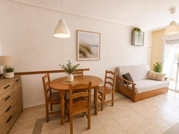 Venta de piso en Piso en Avenida Habaneras - Curva de Palangre, Torrevieja, Torrevieja
thumbnail 3