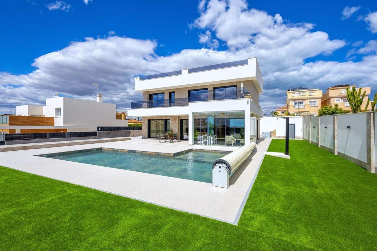 Venta de chalet independiente en Casa o chalet independiente en Aguas Nuevas, Torrevieja, Torrevieja
photo 2