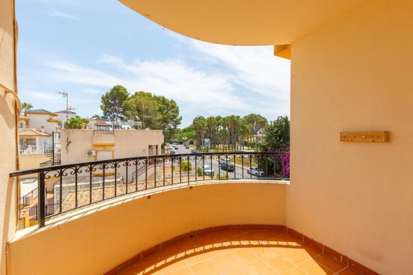 Квартира на продажу на  Piso en Avenida de las Brisas, Villamartín, Orihuela, Ориуэла photo 4