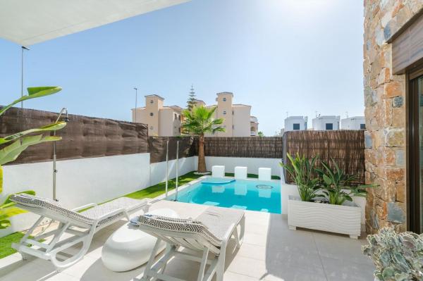 Casa o chalet independiente en Calle Cabo de la Nao, 20, Lomas de Cabo Roig, Orihuela photo 1