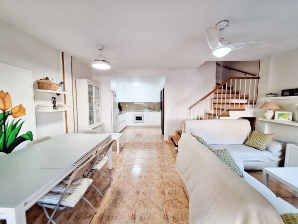 Chalet adosado en Calle Almudena, 46, La Zenia, Orihuela photo 1