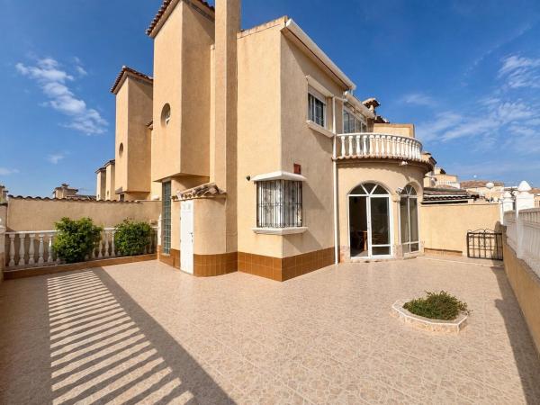 Chalet adosado en Calle Iguazu, Playa Flamenca, Orihuela photo 3