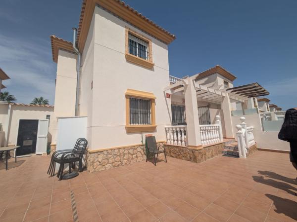 Chalet adosado en Calle Cardamomo, Villamartín, Orihuela photo 1