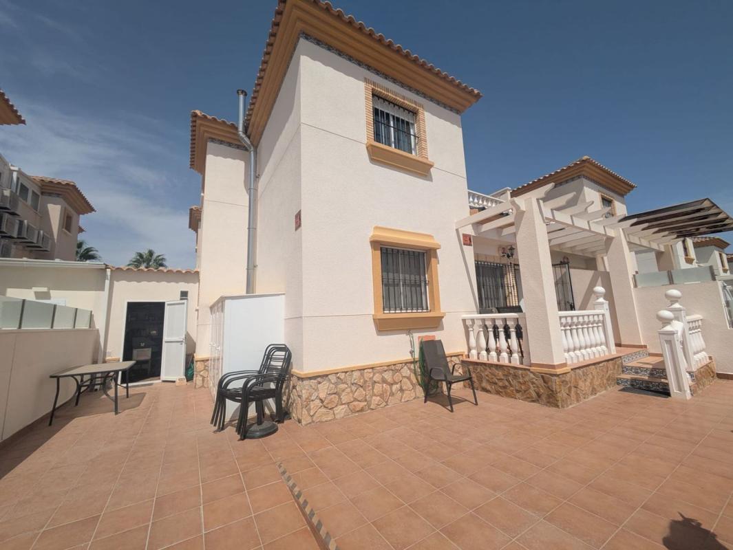 Sprzedaż szeregowego domku w  Chalet adosado en Calle Cardamomo, Villamartín, Orihuela , Orihuela photo 2
