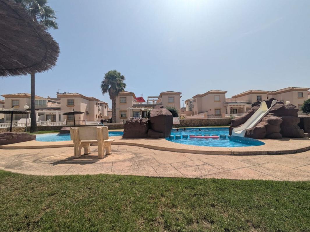 Sprzedaż szeregowego domku w  Chalet adosado en Calle Cardamomo, Villamartín, Orihuela , Orihuela photo 3