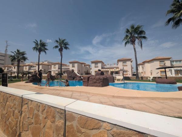 Chalet adosado en Calle Cardamomo, Villamartín, Orihuela photo 4