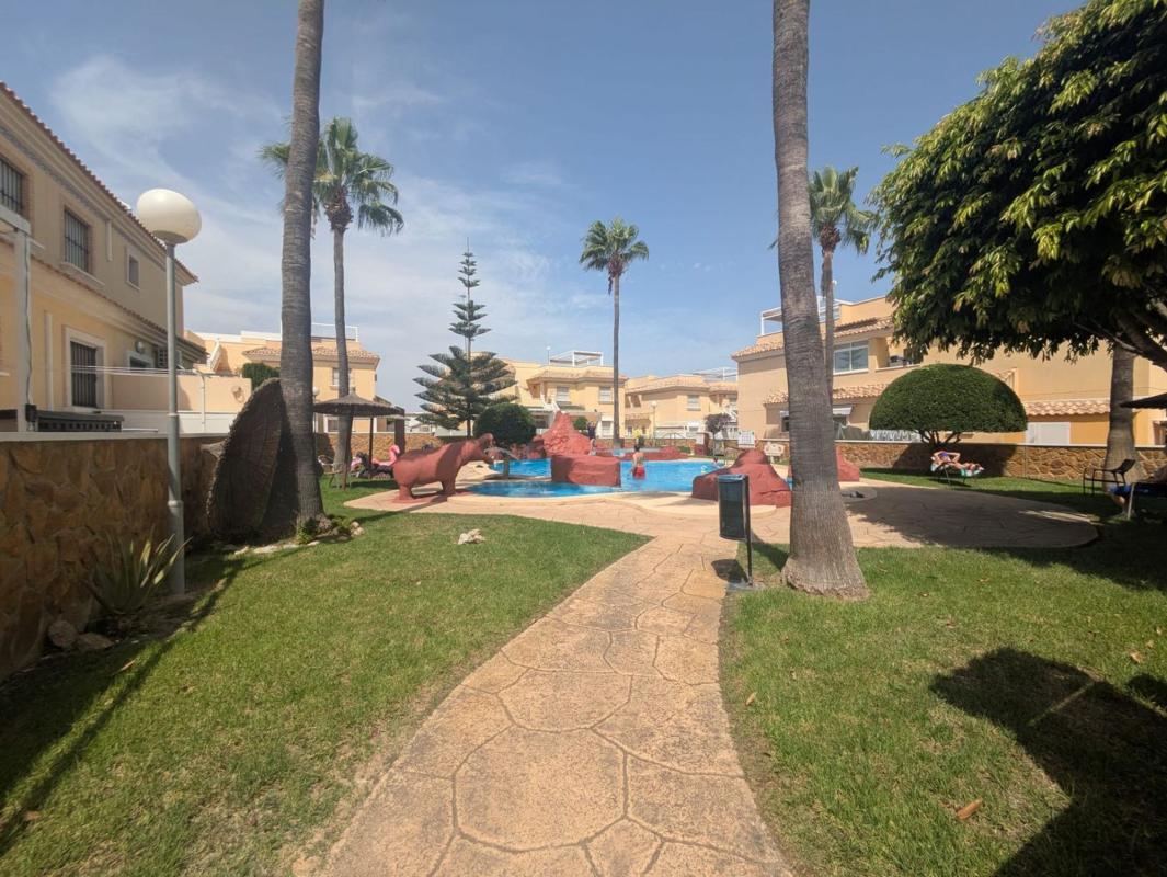 Sprzedaż szeregowego domku w  Chalet adosado en Calle Cardamomo, Villamartín, Orihuela , Orihuela photo 5
