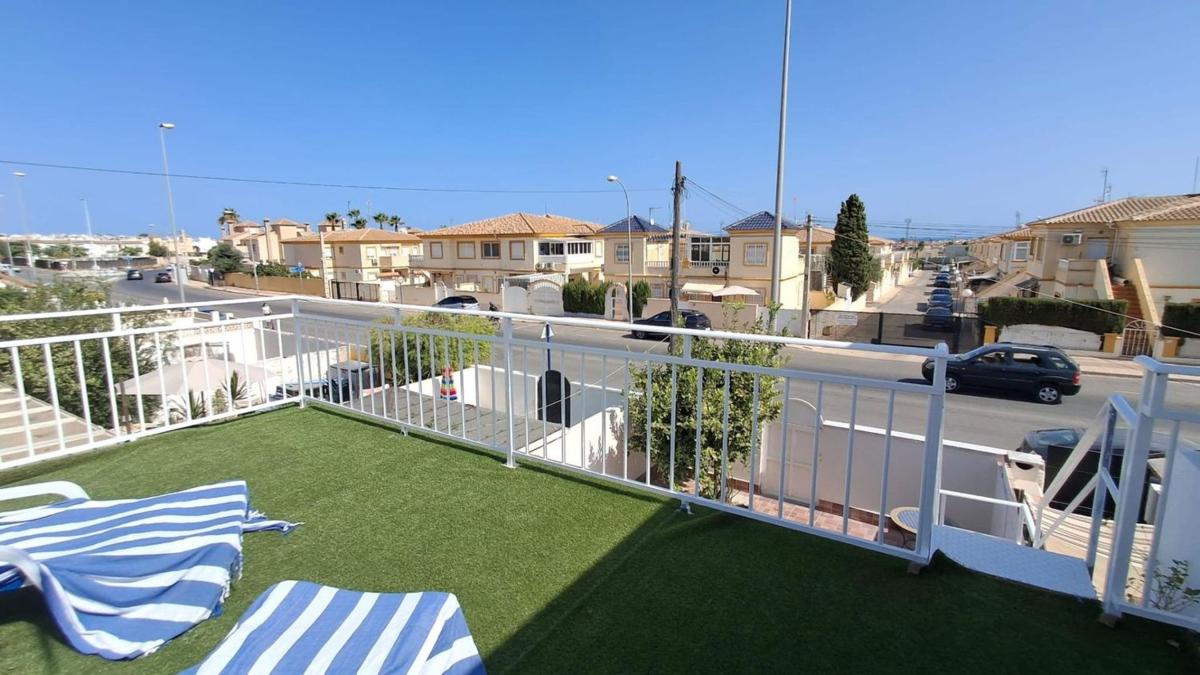 Sprzedaż szeregowego domku w  Chalet adosado en La Chismosa, Orihuela , Orihuela photo 2