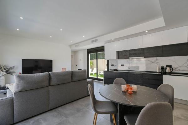 Chalet adosado en Calle los Pirineos, Las Filipinas, Orihuela thumbnail 2