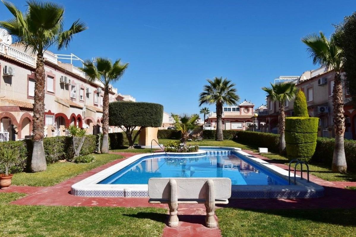 Sprzedaż szeregowego domku w  Chalet adosado en La Florida, Orihuela , Orihuela photo 3