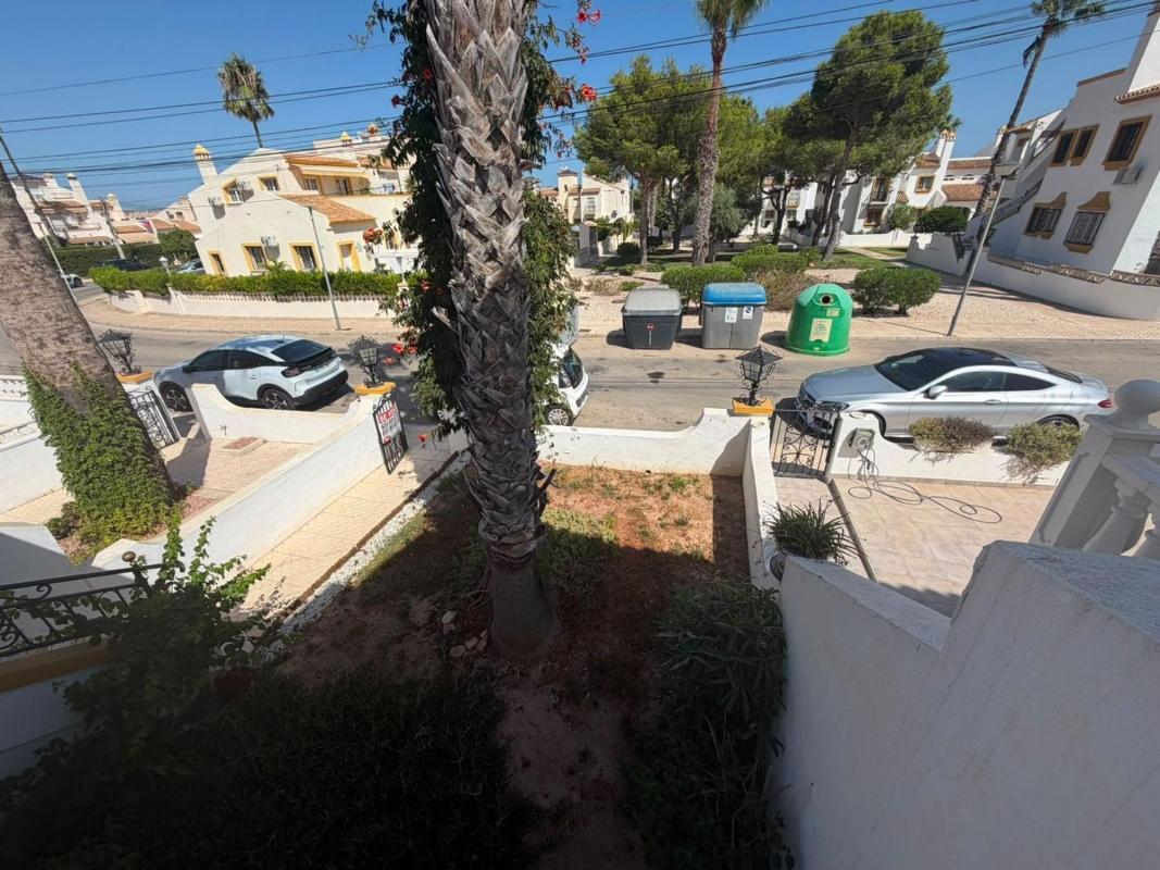 Sprzedaż szeregowego domku w  Chalet adosado en Urbanización V Martín Valencia, 82, Villamartín, Orihuela , Orihuela photo 5