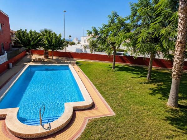 Chalet adosado en Calle Ontario, 2, Zona Lago - Los Almendros, Orihuela photo 1