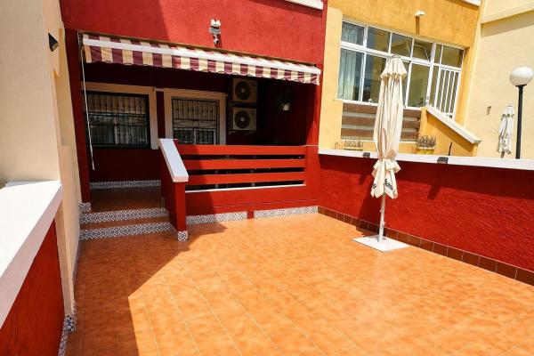 Chalet adosado en Calle Ontario, 2, Zona Lago - Los Almendros, Orihuela thumbnail 2