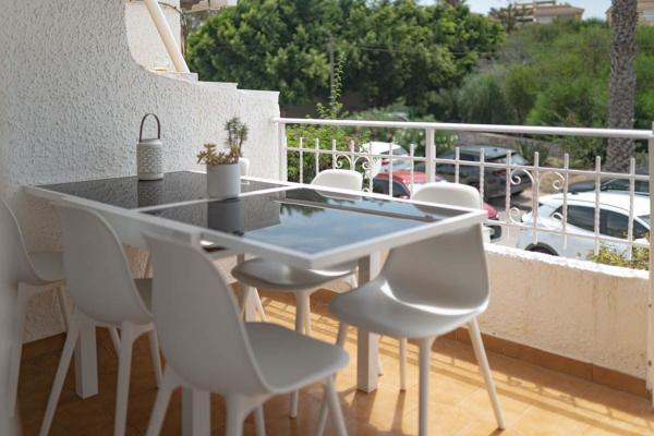 Chalet adosado en Calle Cala Capitan, Cabo Roig, Orihuela thumbnail 1