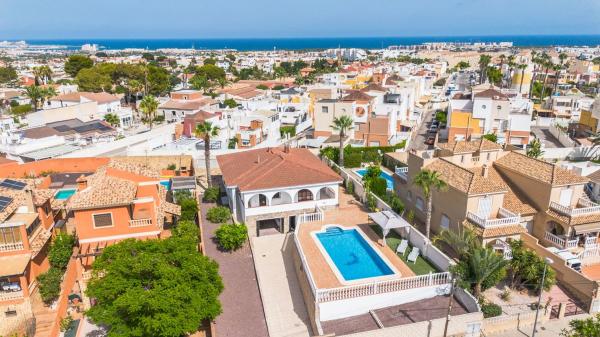 Chalet adosado en Los Balcones y los Altos, Orihuela photo 1